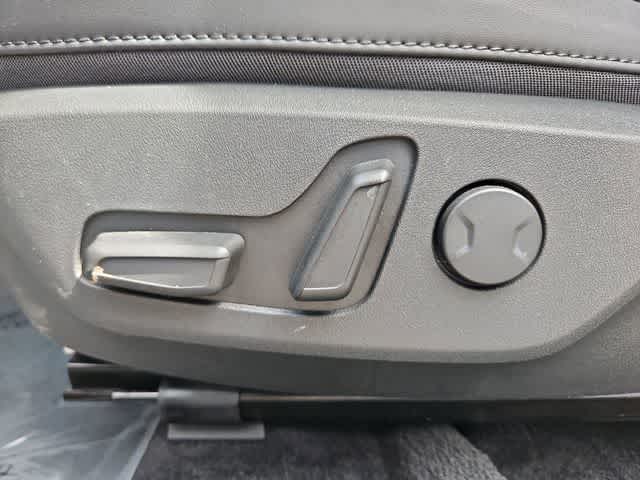 Thumbnail: 2025 Kia Niro - 17