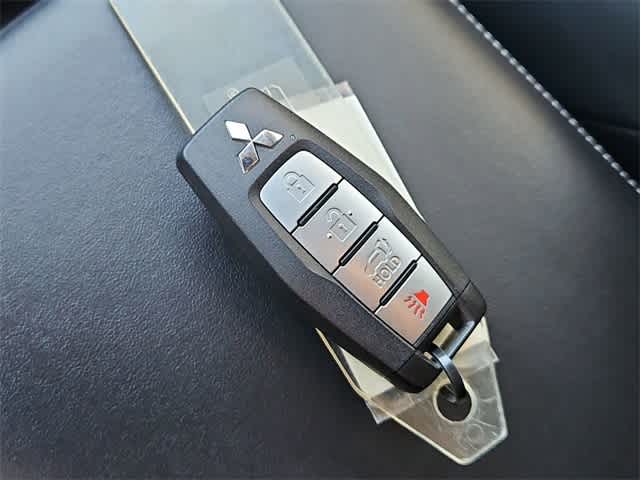 Thumbnail: 2022 Mitsubishi Outlander - 35