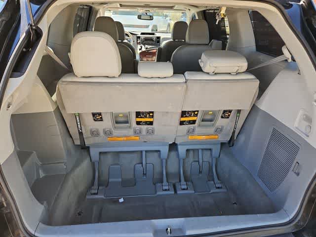 Thumbnail: 2012 Toyota Sienna - 34