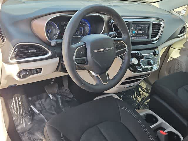 Thumbnail: 2023 Chrysler Voyager - 10