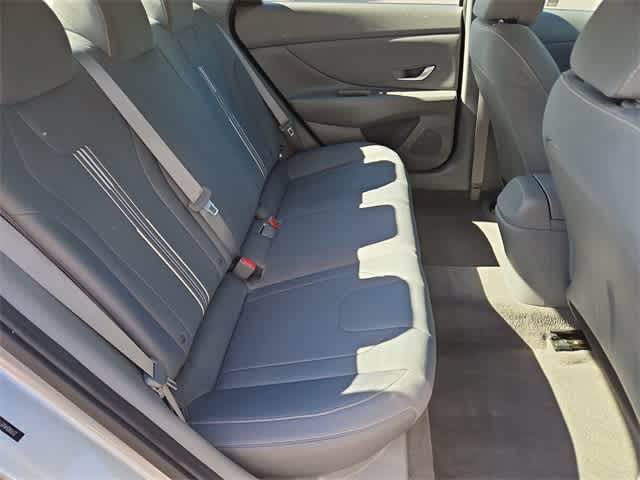 Thumbnail: 2022 Hyundai Elantra - 19