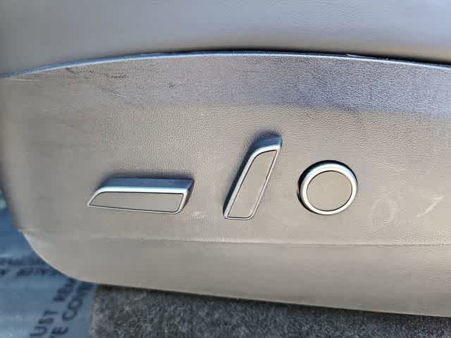 Thumbnail: 2022 Tesla Model Y - 17