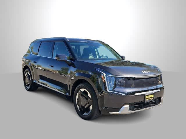KNDADFS55R6037821