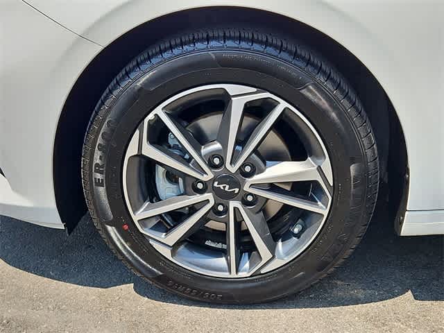 Thumbnail: 2022 Kia Forte - 12