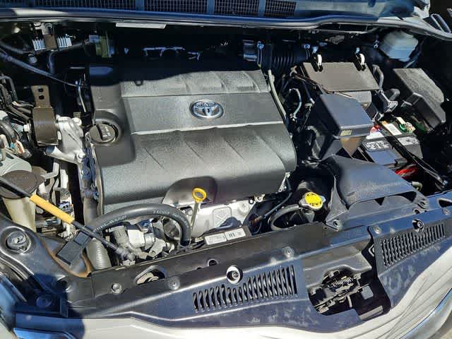 Thumbnail: 2012 Toyota Sienna - 15