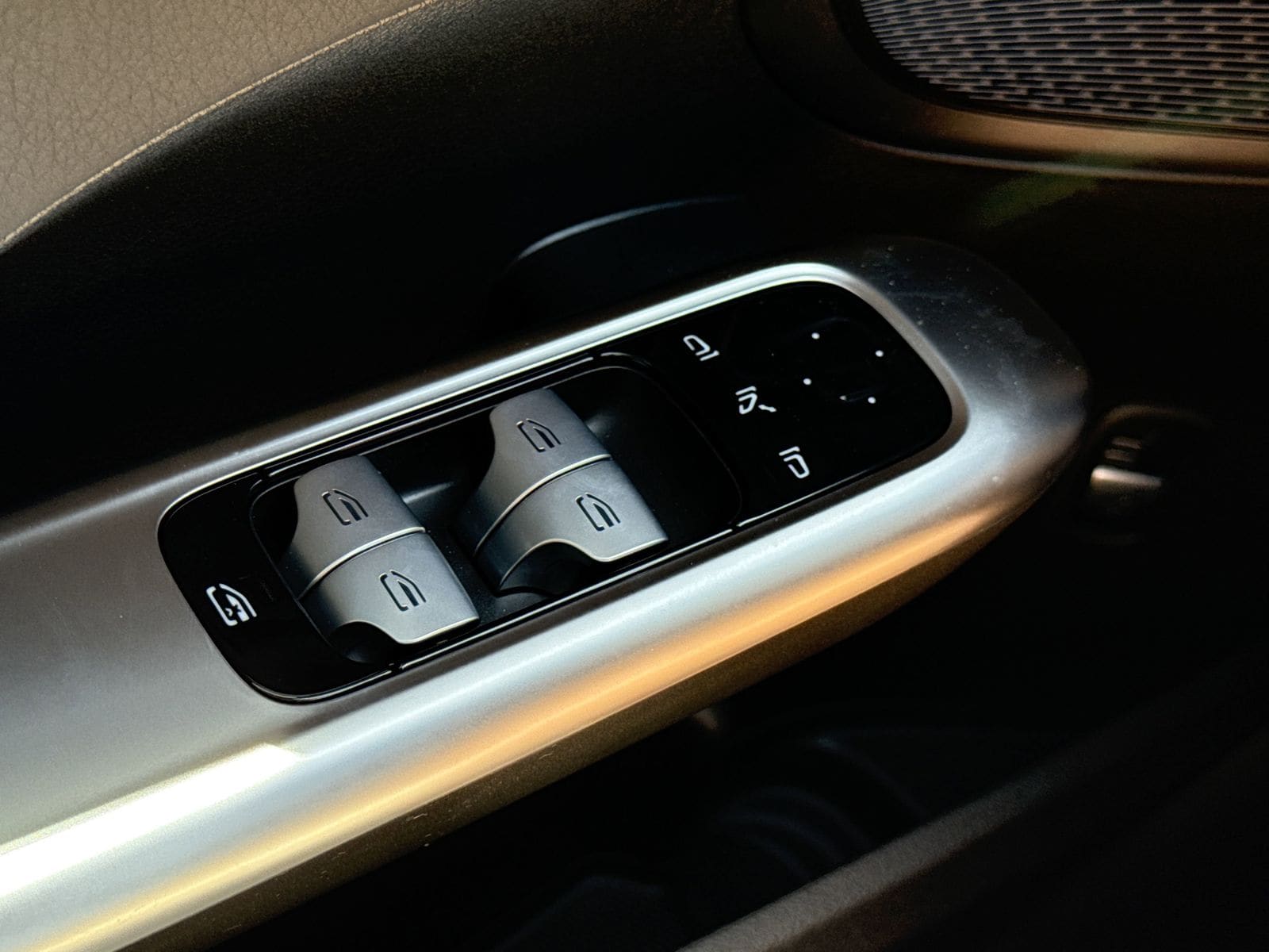 2025 Mercedes-Benz C-Class Sedan C 300 - Photo 16