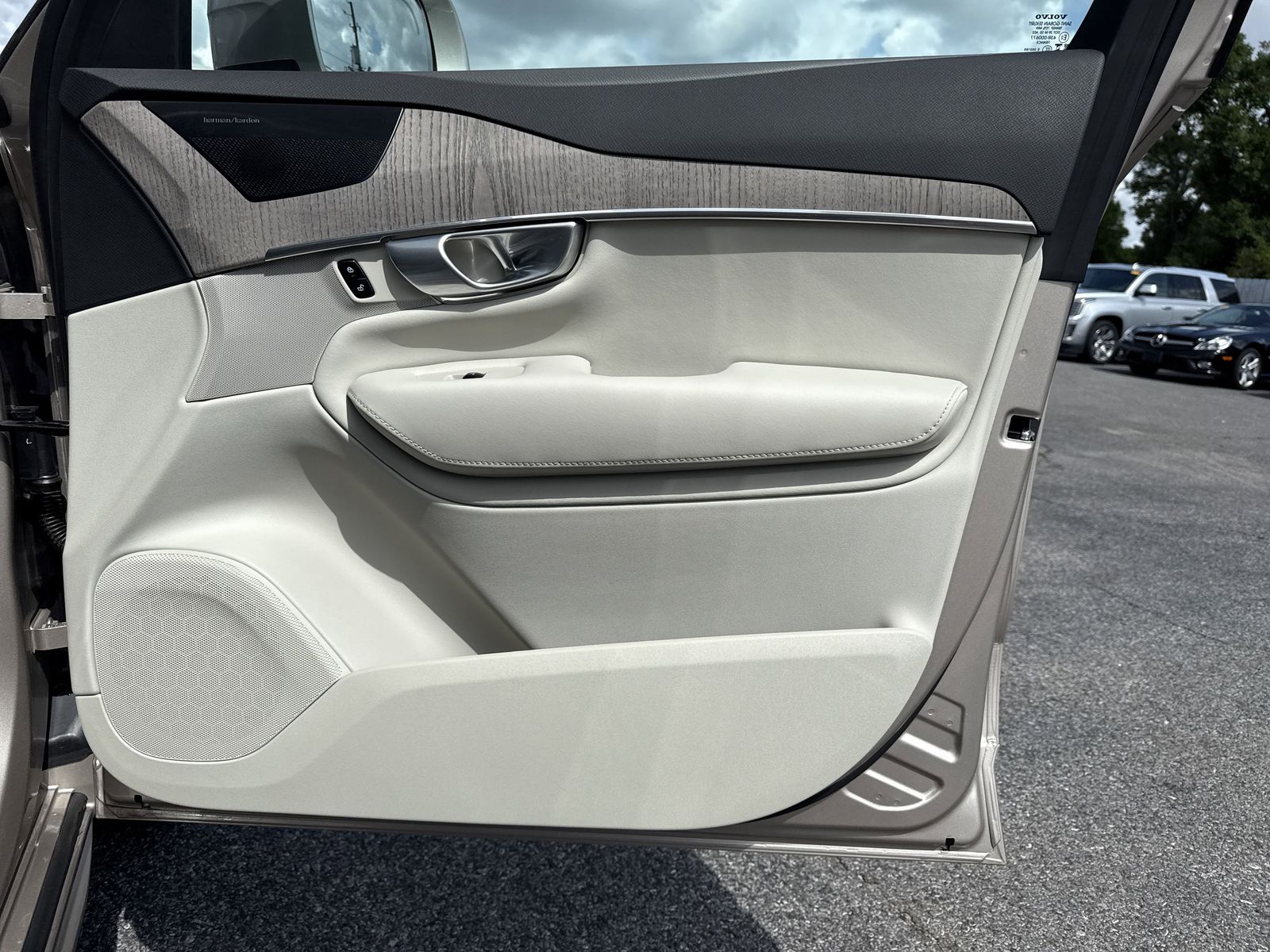 2024 Volvo XC90 Plus - Photo 29