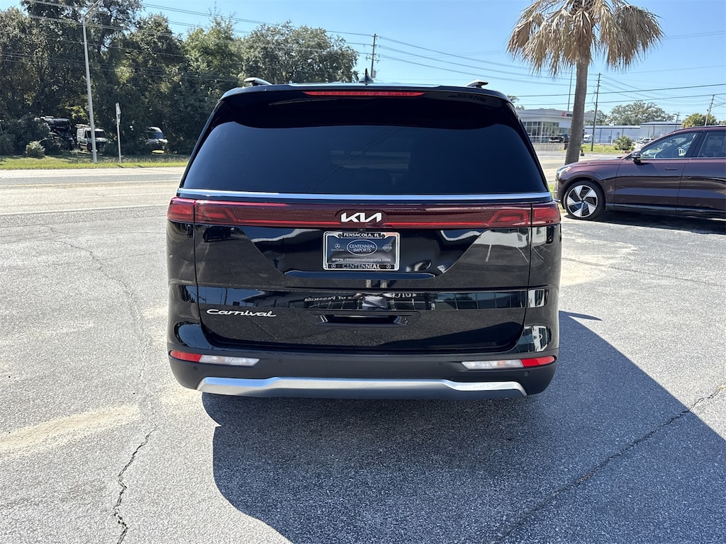 Used 2022 Kia Carnival SX Minivan/Van
