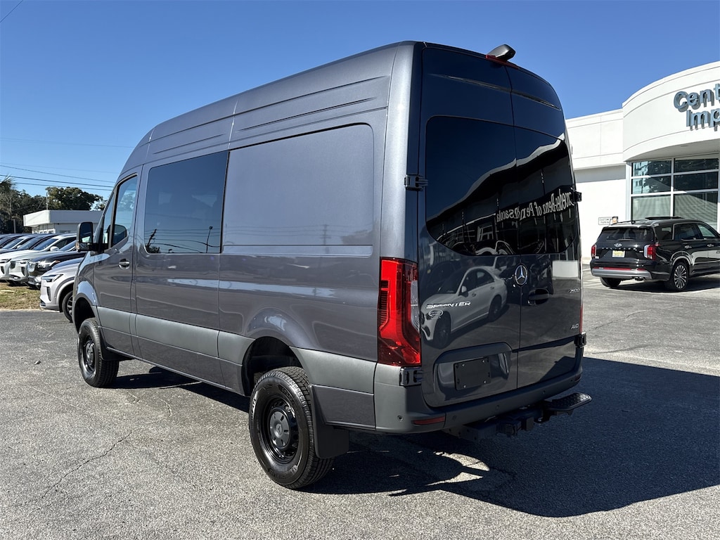 New 2025 Mercedes-Benz Sprinter 2500 Standard Roof 4-Cyl Diesel HO Van Crew Van