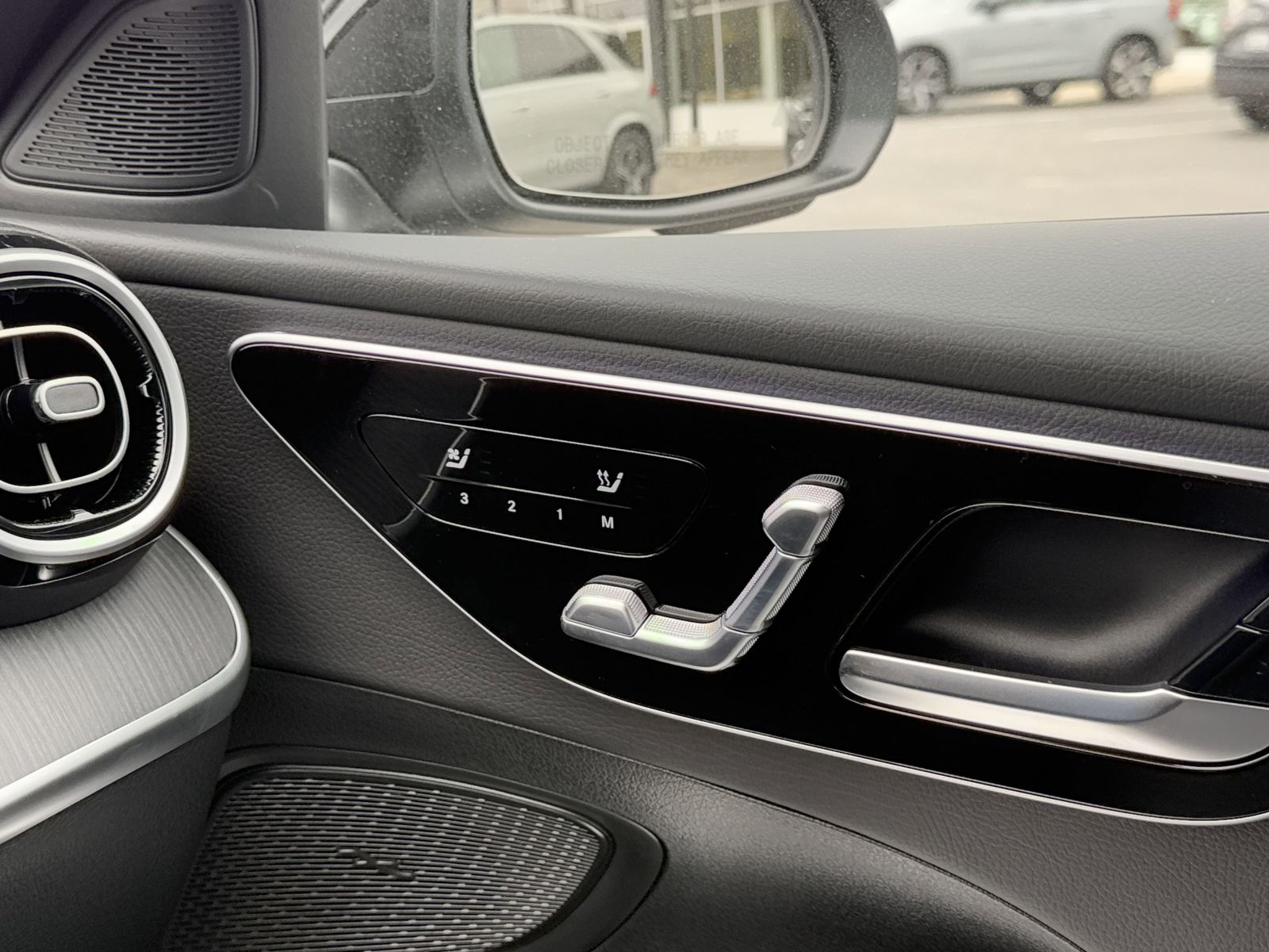 2025 Mercedes-Benz C-Class Sedan C 300 - Photo 27