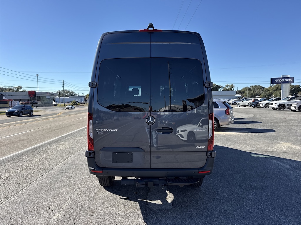 New 2025 Mercedes-Benz Sprinter 2500 Standard Roof 4-Cyl Diesel HO Van Crew Van