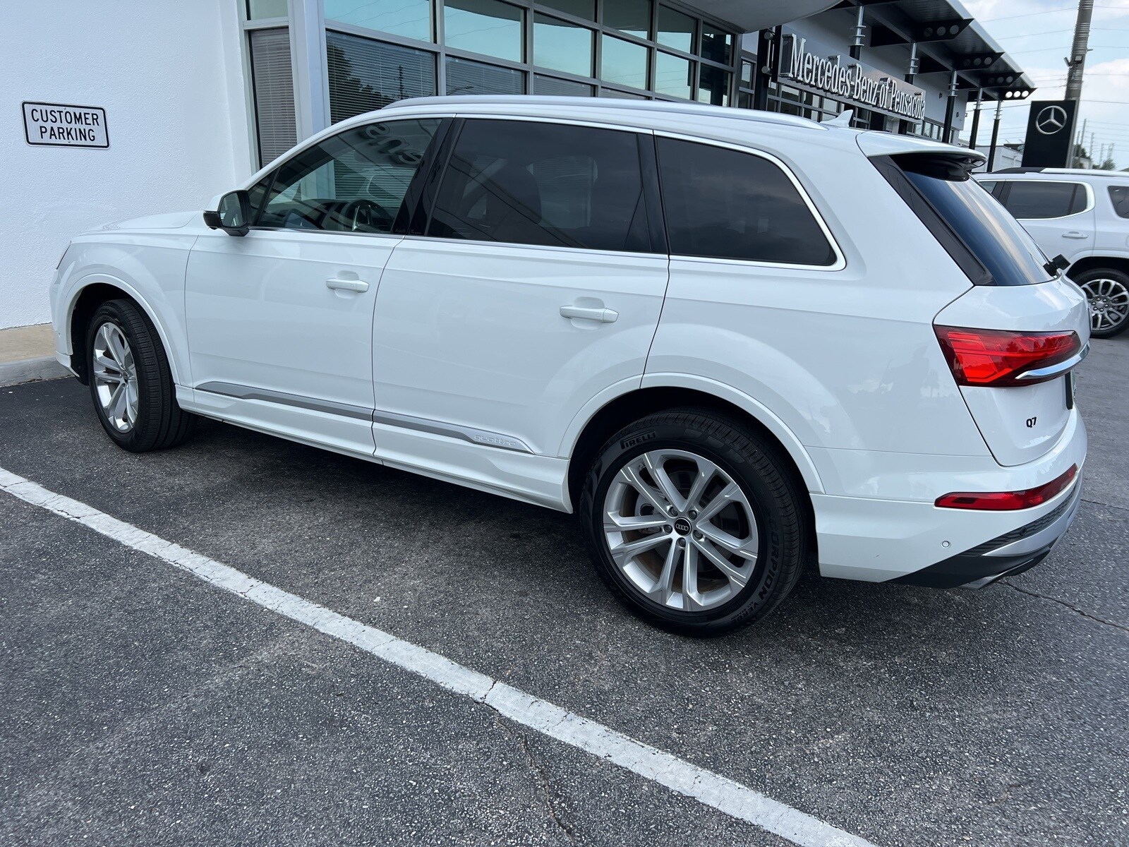 2025 Audi Q7 55 Premium Plus photo 2