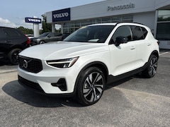 2023 Volvo XC40 B5 Plus Dark Theme SUV