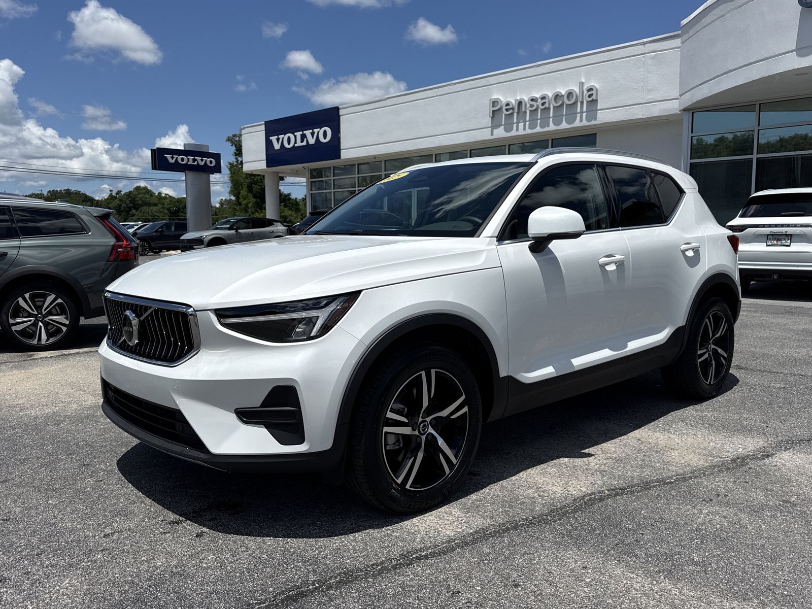 2025 Volvo XC40 B5 Core Bright AWD's photo