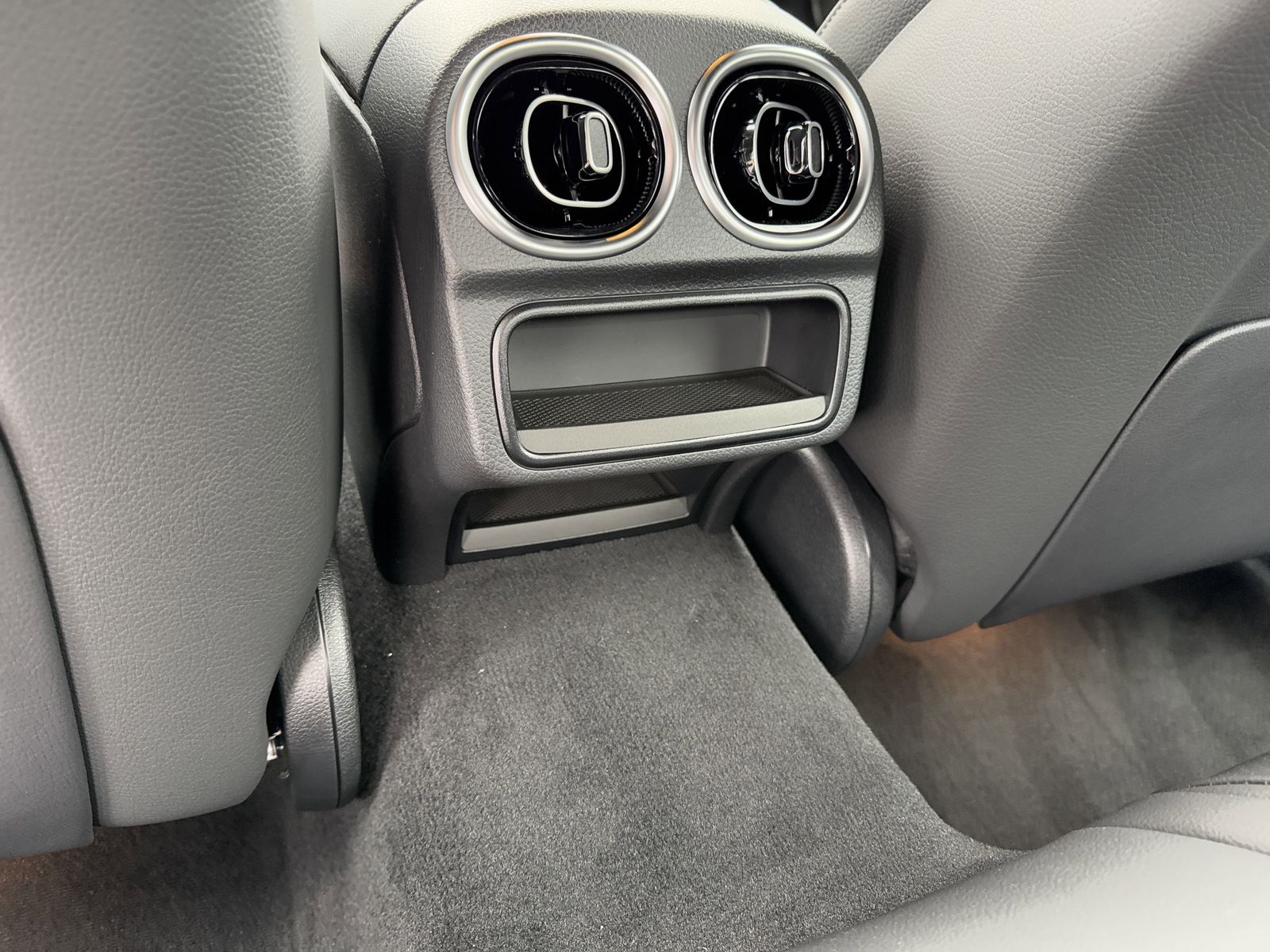 2025 Mercedes-Benz C-Class Sedan C 300 - Photo 13