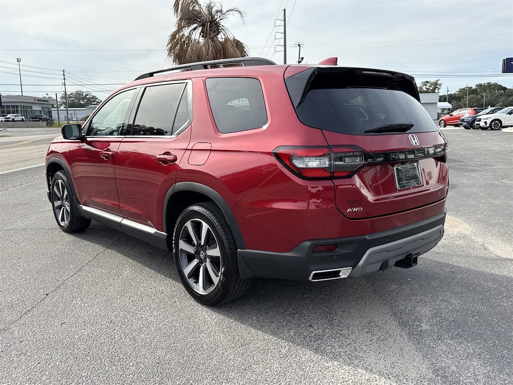 Used 2025 Honda Pilot Touring SUV
