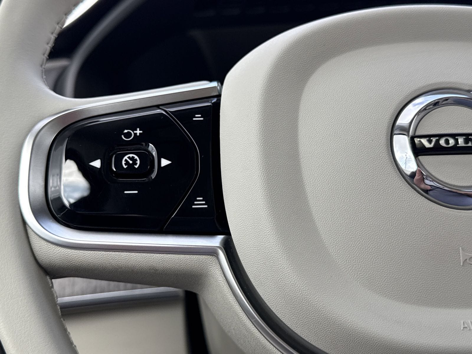 2024 Volvo XC90 Plus - Photo 17