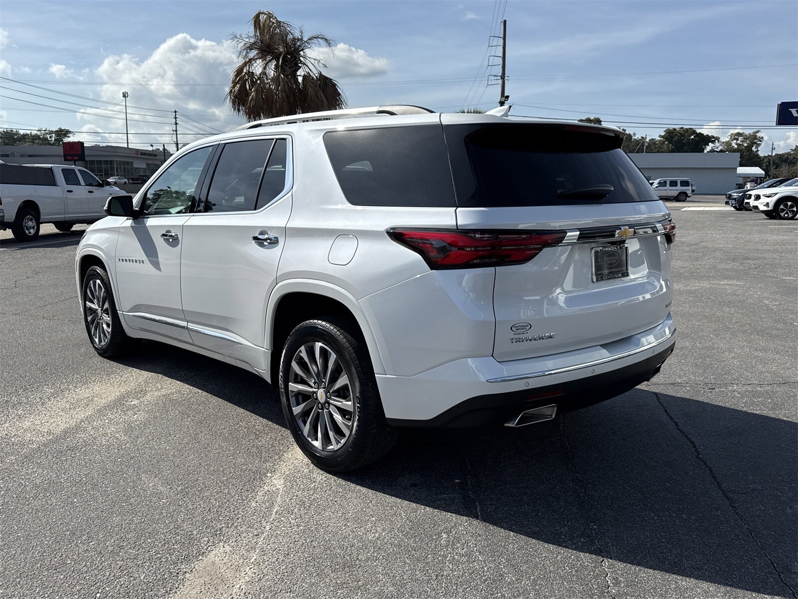 2023 Chevrolet Traverse Premier photo 3