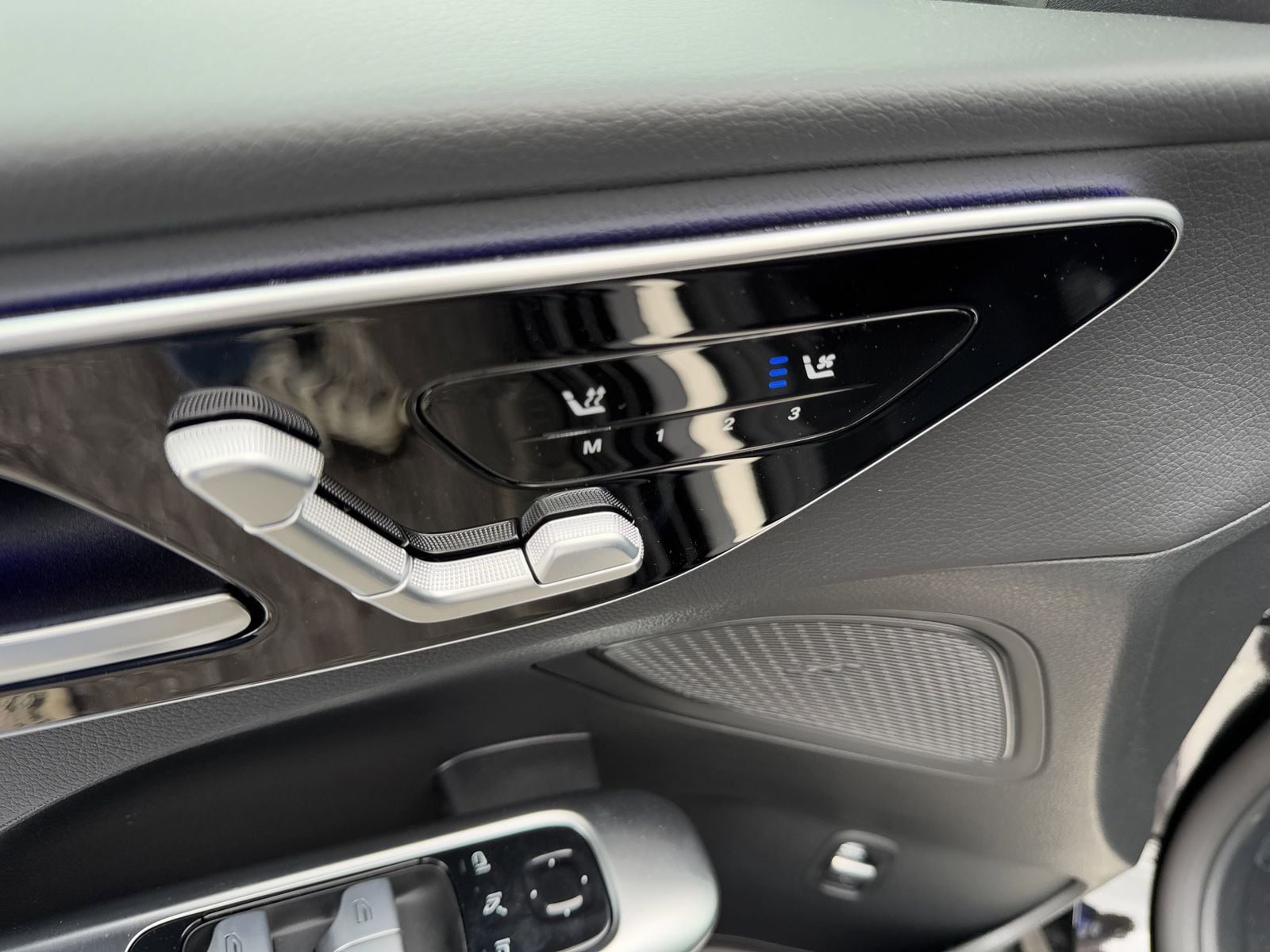 2025 Mercedes-Benz C-Class Sedan C 300 - Photo 11