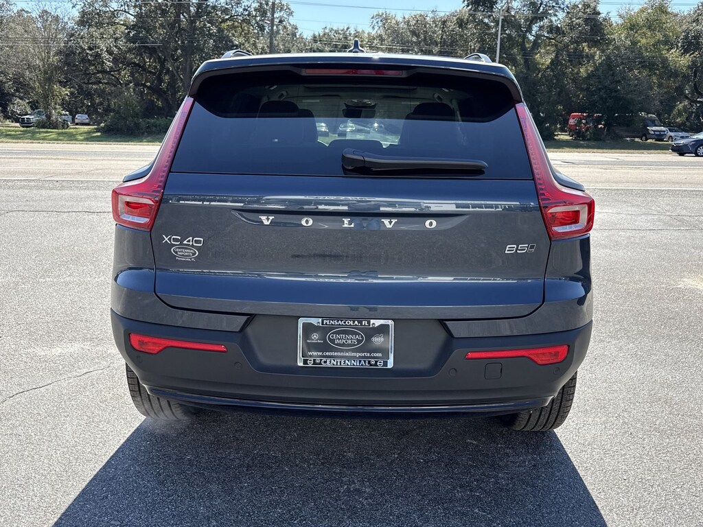 New 2026 Volvo XC40 B5 Ultra SUV
