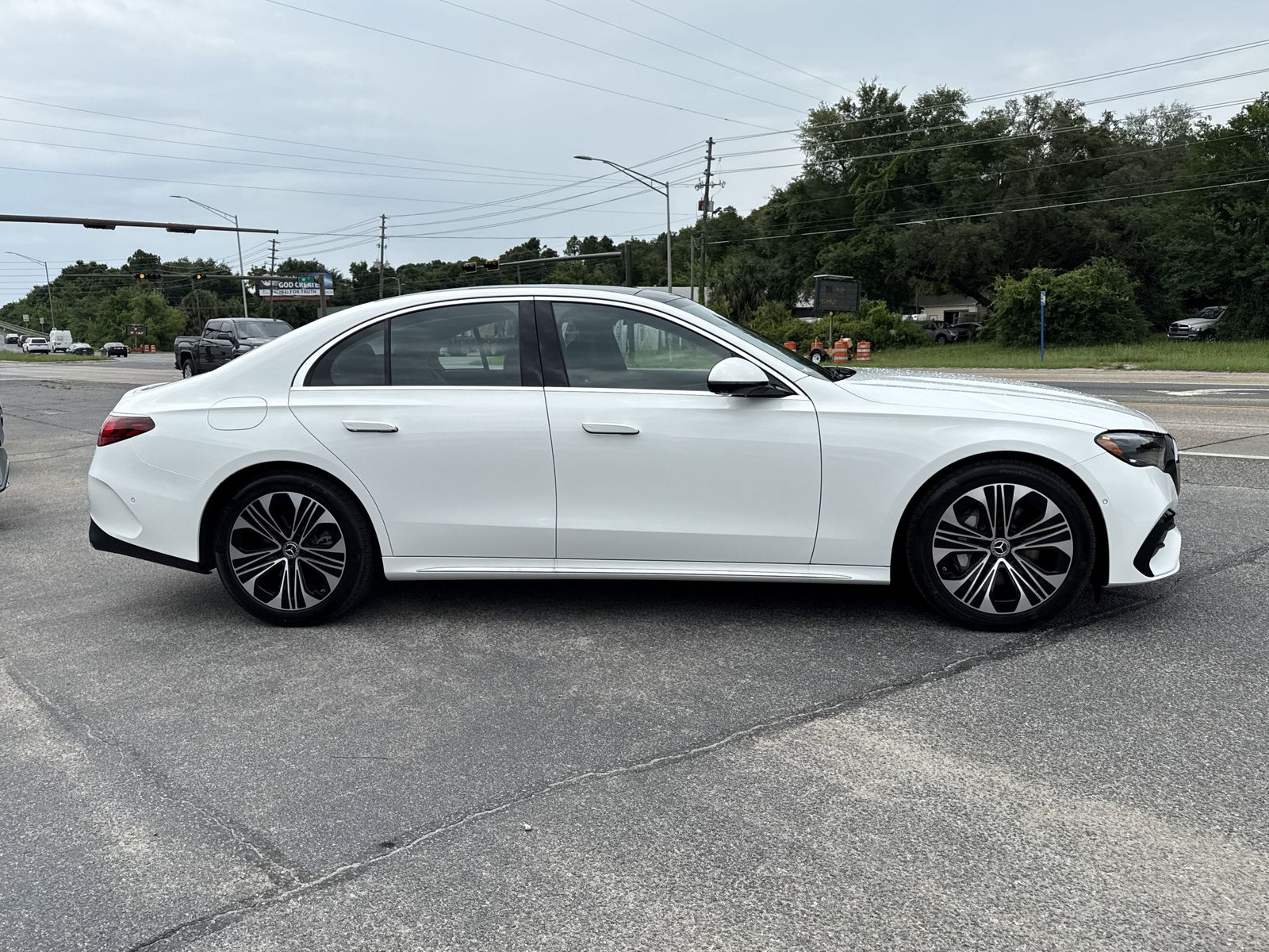 2025 Mercedes-Benz E-Class E350 - Photo 6