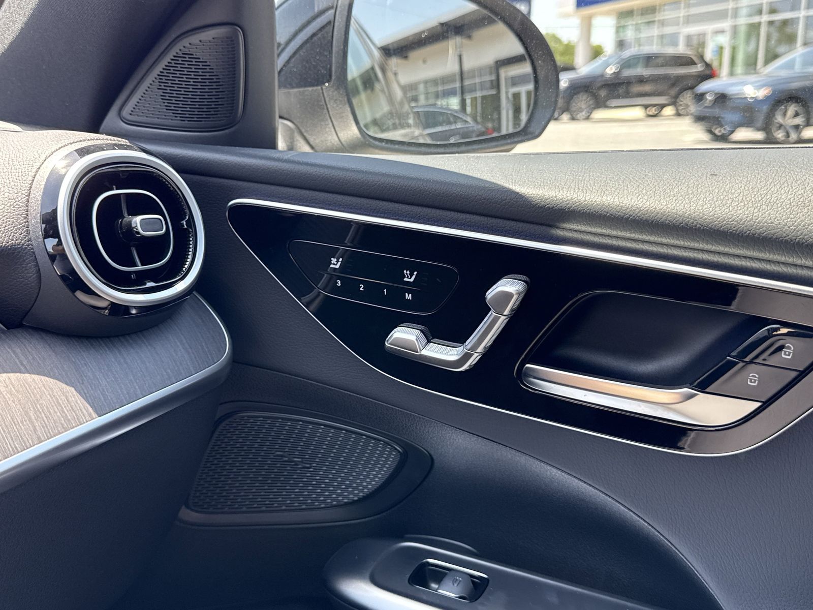 2025 Mercedes-Benz C-Class Sedan C 300 - Photo 31