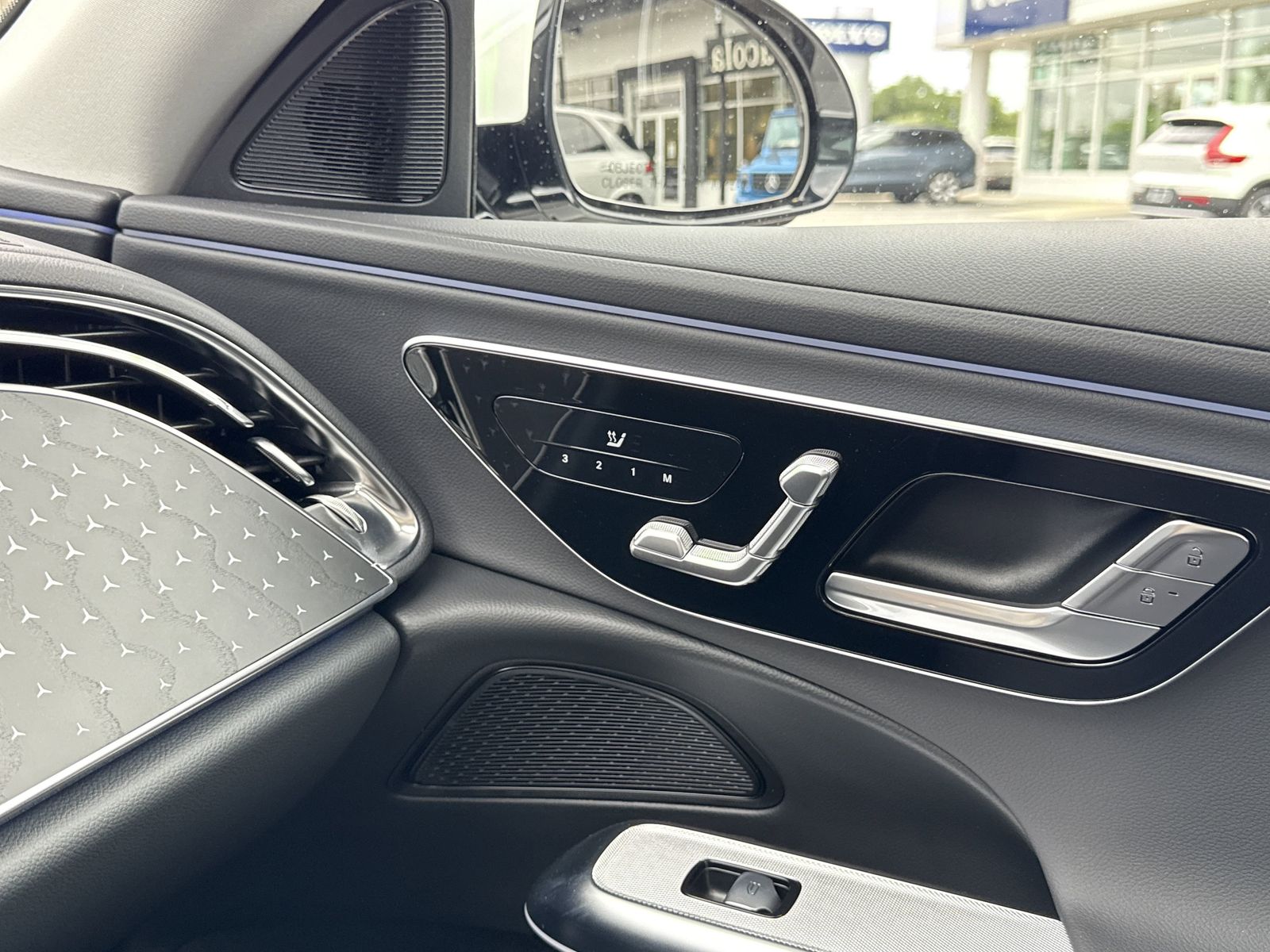 2025 Mercedes-Benz E-Class E350 - Photo 33