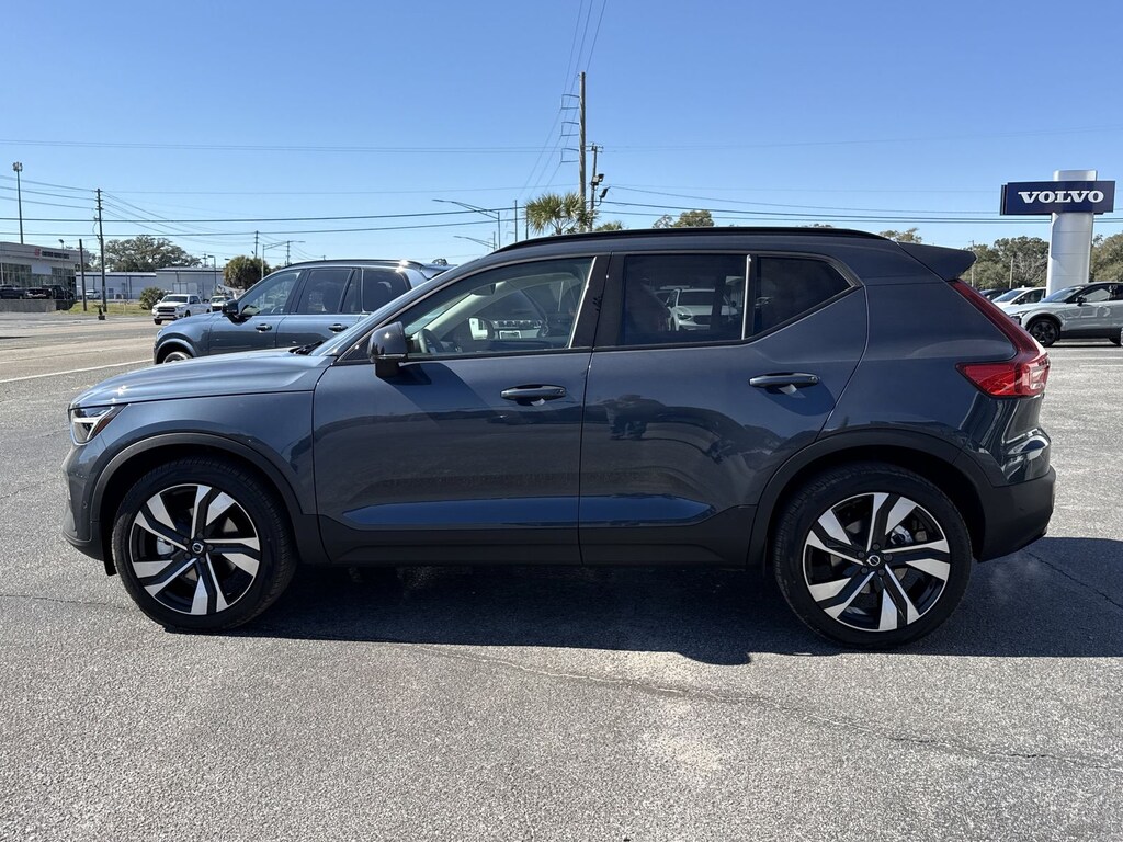 New 2026 Volvo XC40 B5 Ultra SUV