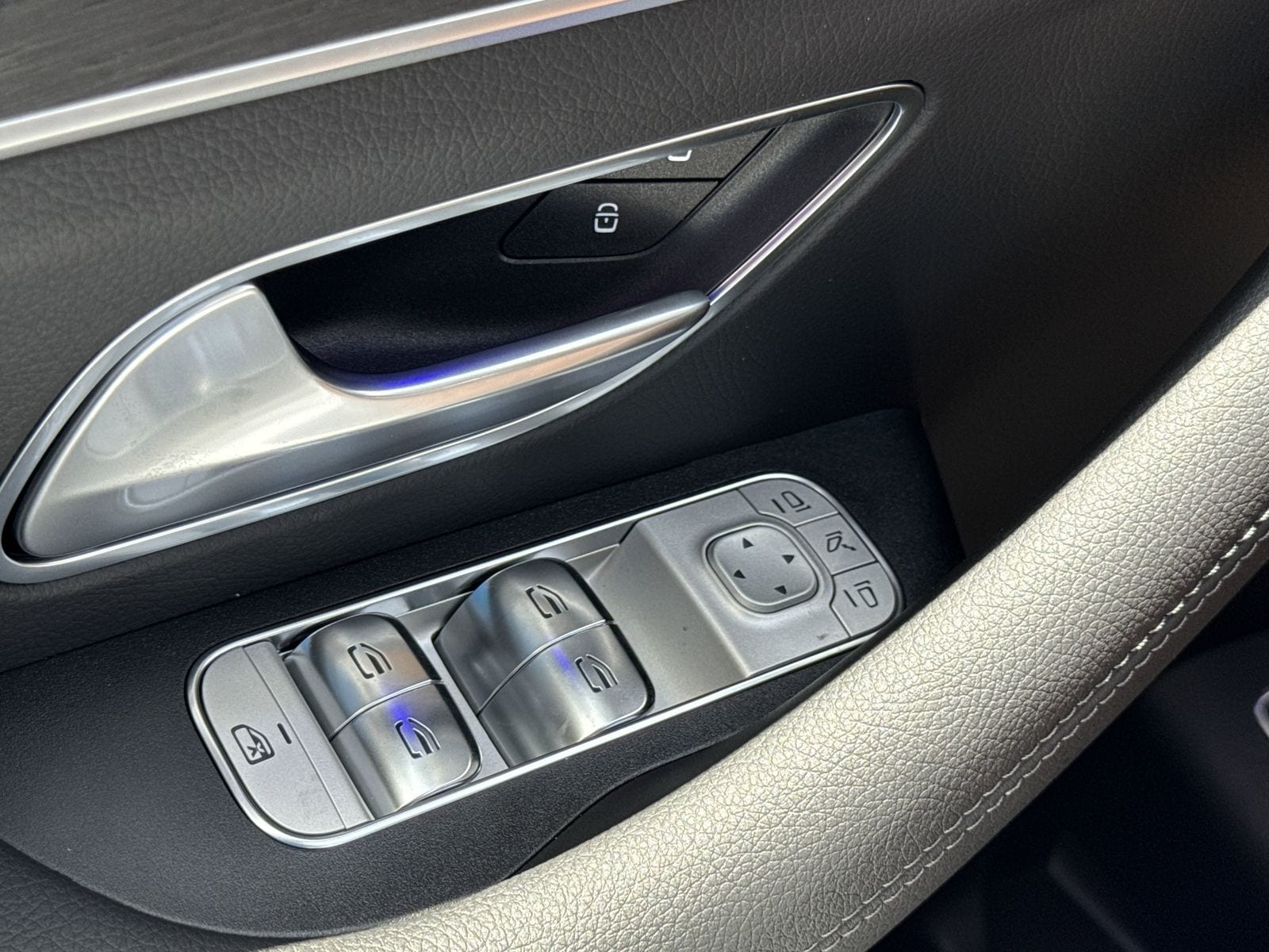 2025 Mercedes-Benz GLE GLE450E - Photo 16