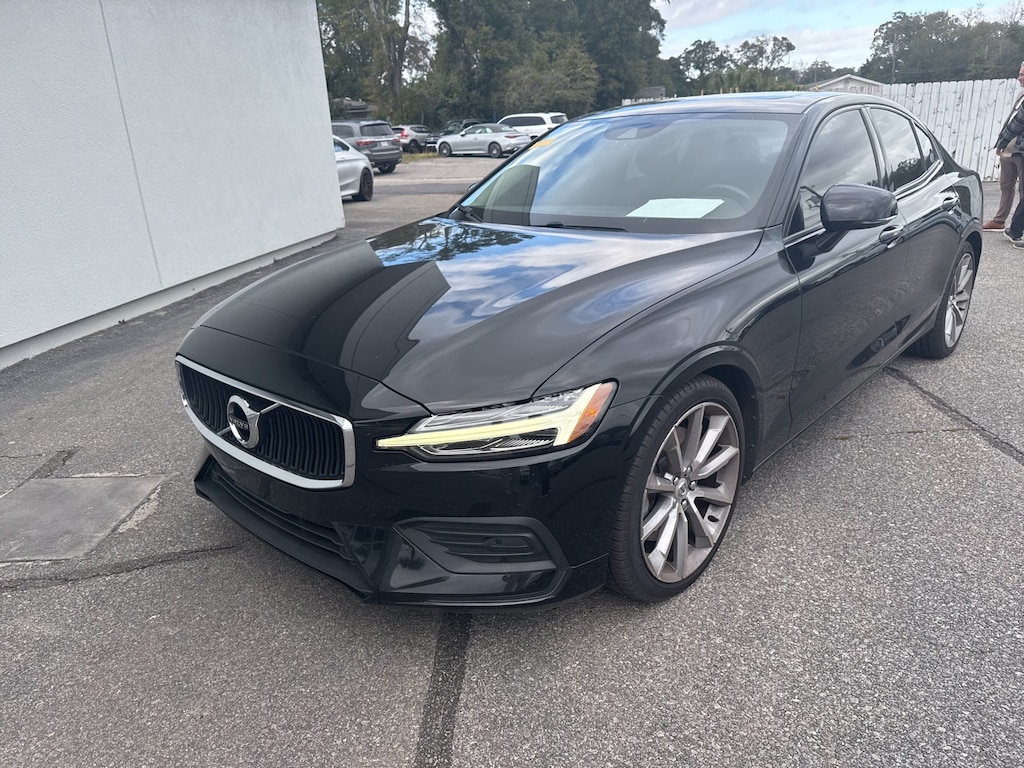 Used 2020 Volvo S60 T6 Momentum Sedan