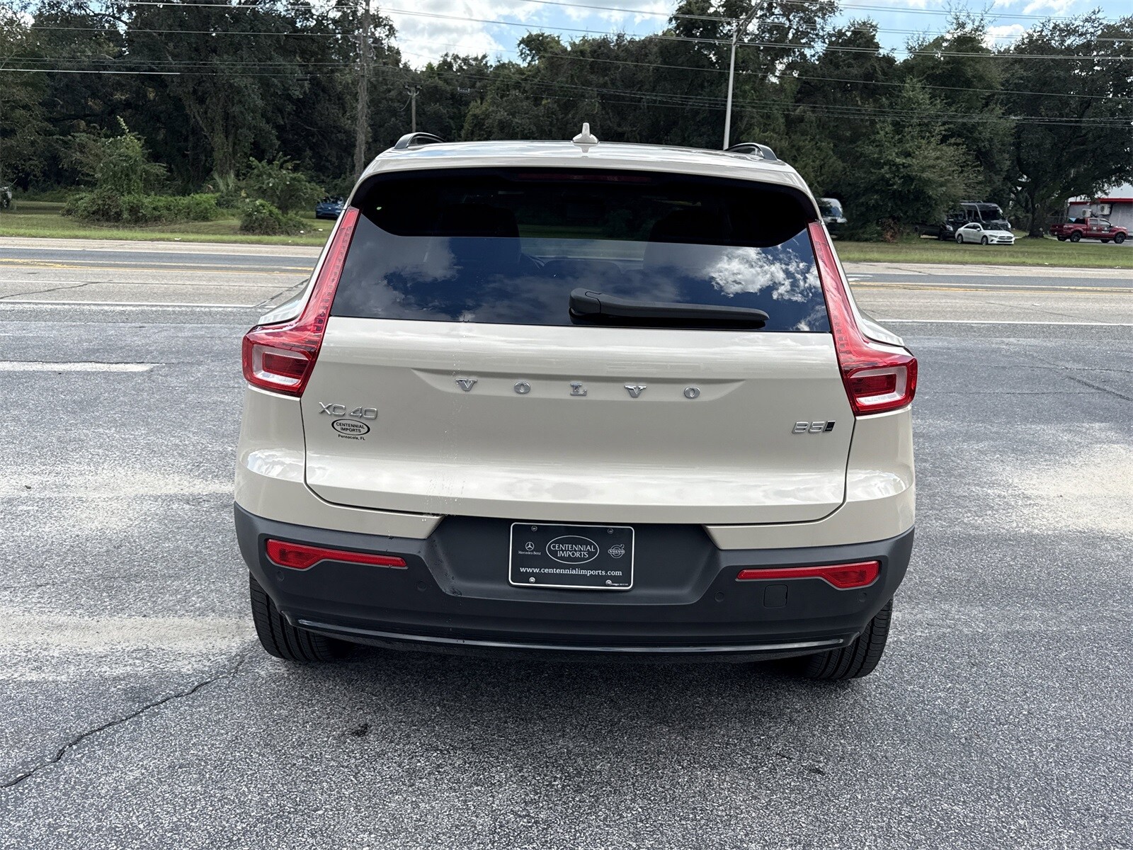 2025 Volvo XC40 Plus photo 3