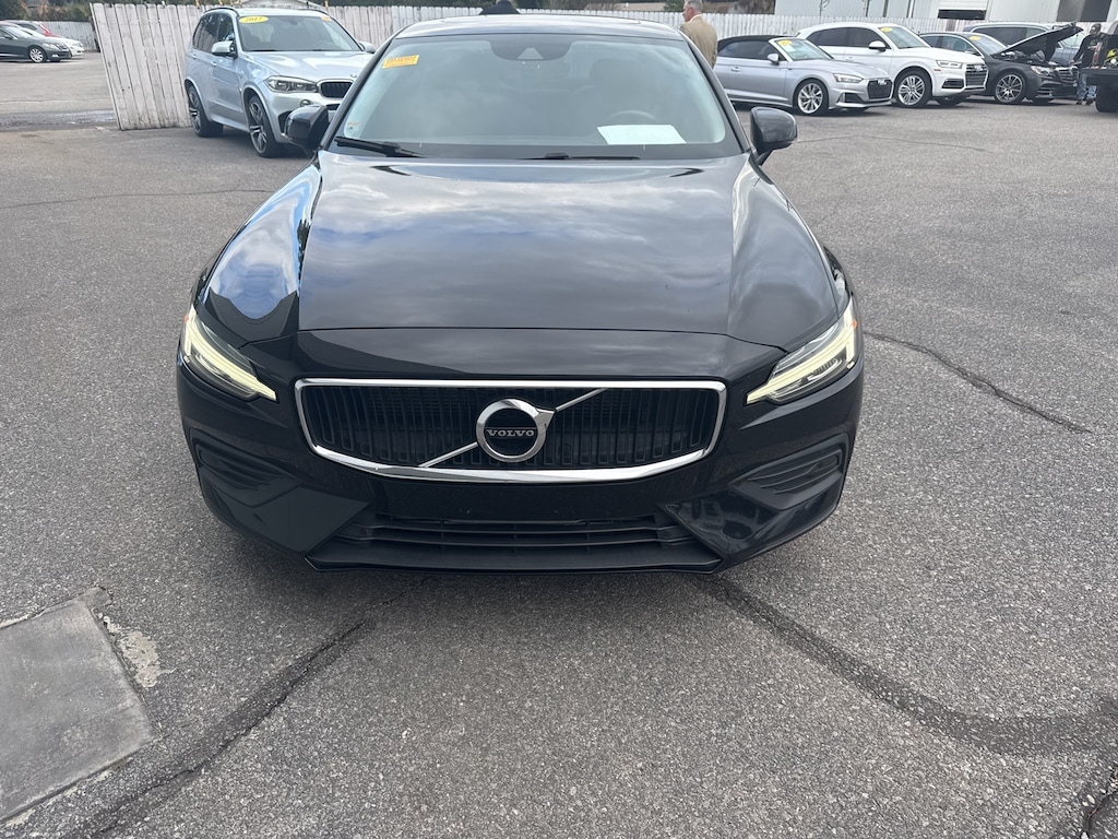 Used 2020 Volvo S60 T6 Momentum Sedan