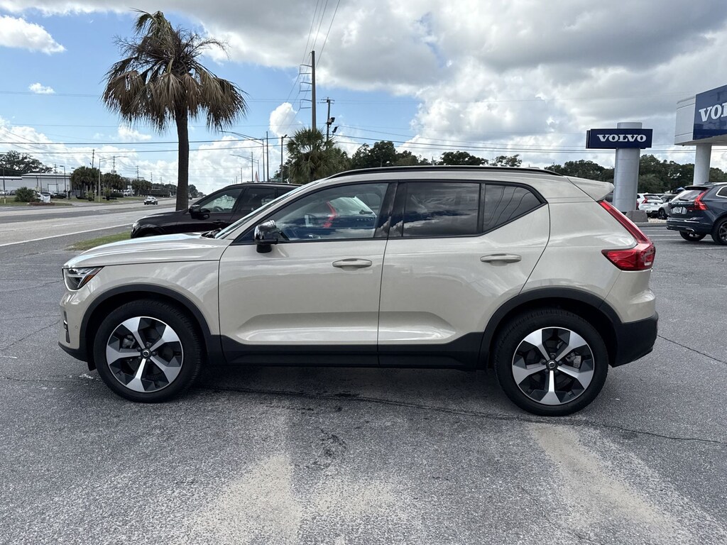 Used 2025 Volvo XC40 B5 Plus Dark Theme SUV