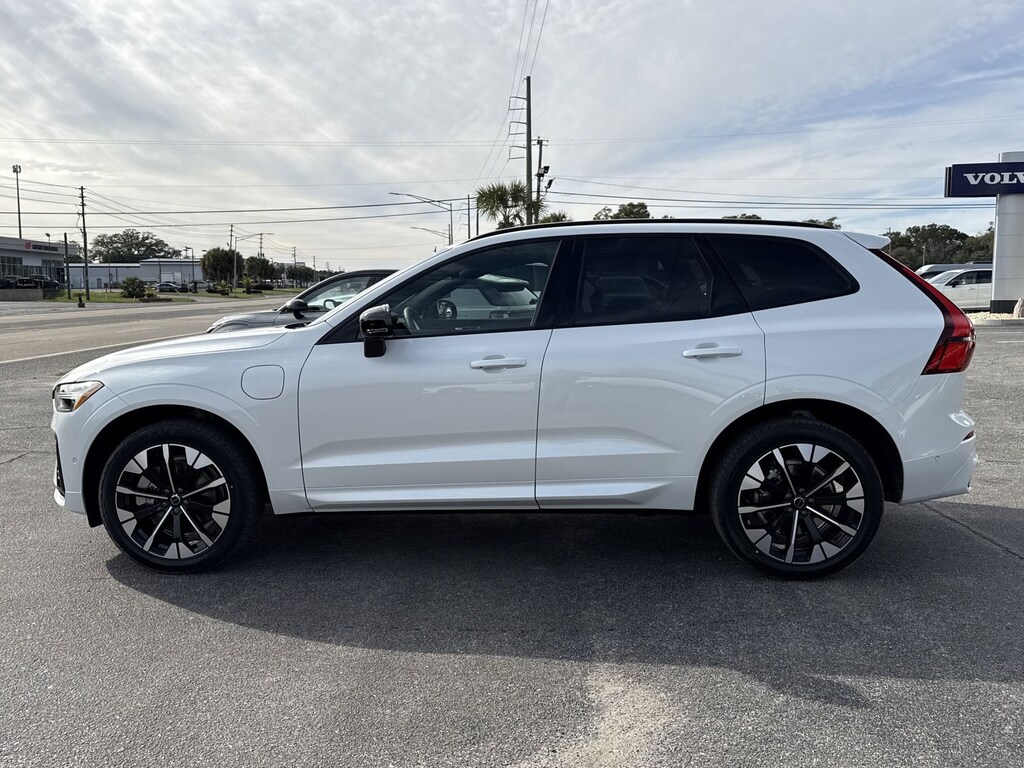 New 2026 Volvo XC60 plug-in hybrid T8 Plus SUV