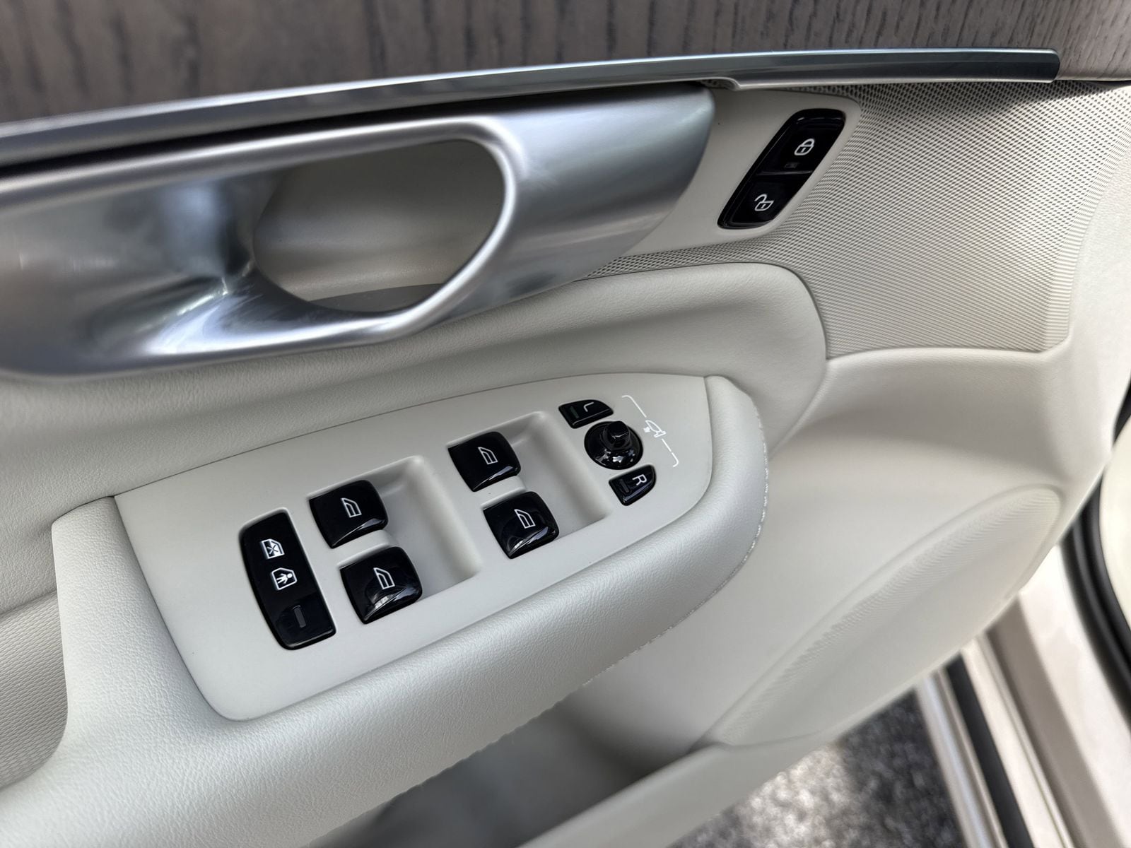2024 Volvo XC90 Plus - Photo 38