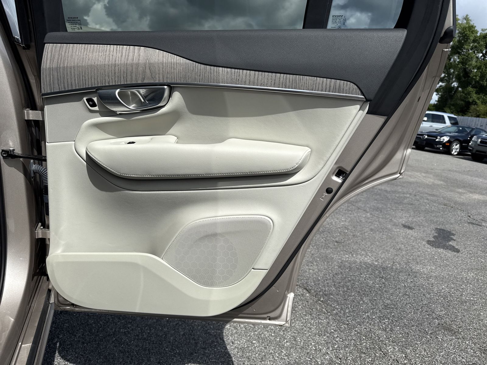 2024 Volvo XC90 Plus - Photo 32