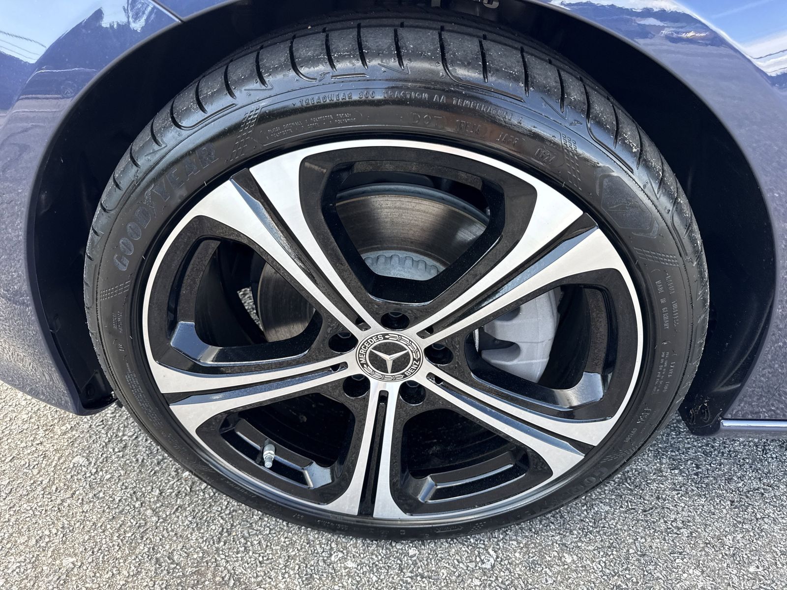2025 Mercedes-Benz C-Class Sedan C 300 - Photo 10