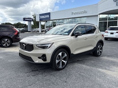2025 Volvo XC40
