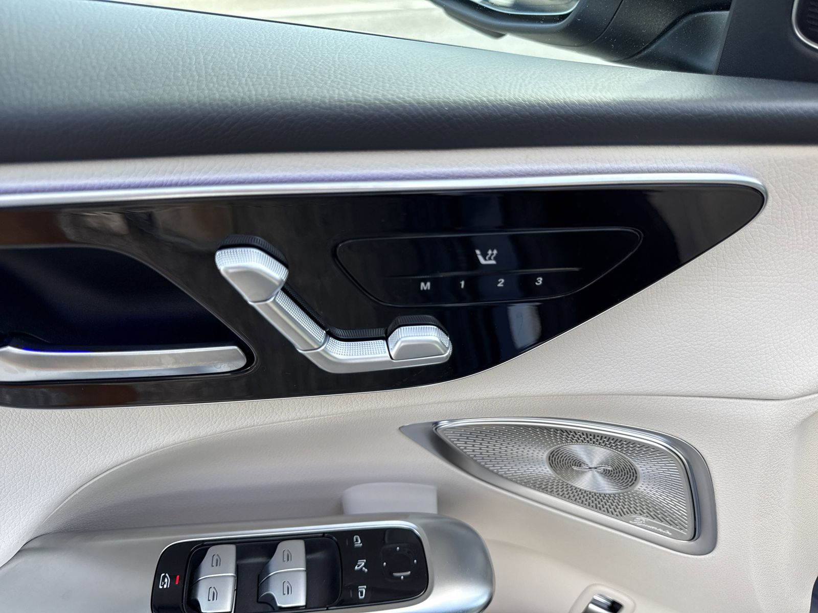 2025 Mercedes-Benz C-Class Sedan C 300 - Photo 12