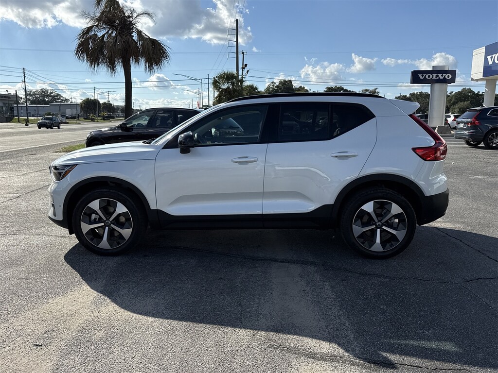New 2026 Volvo XC40 B5 Plus SUV