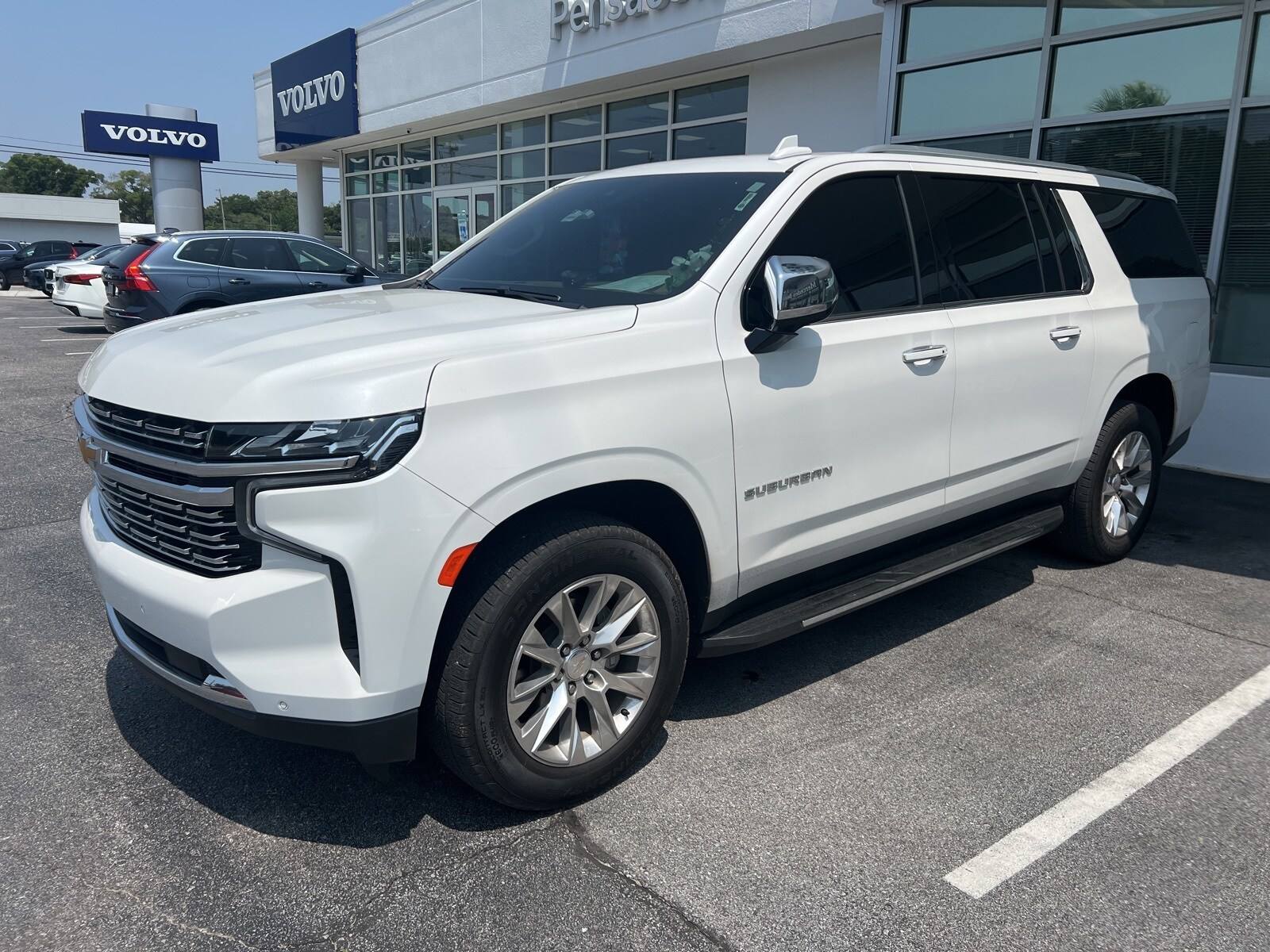 2024 Chevrolet Suburban Premier photo 2