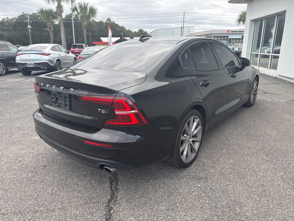 Used 2020 Volvo S60 T6 Momentum Sedan