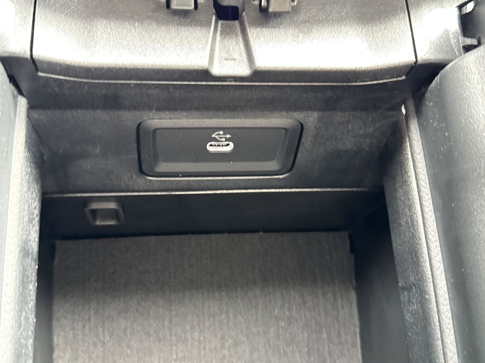 2025 Mercedes-Benz E-Class E350 - Photo 32