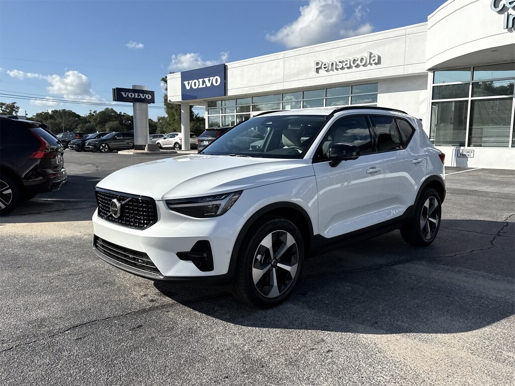 New 2026 Volvo XC40 B5 Plus SUV