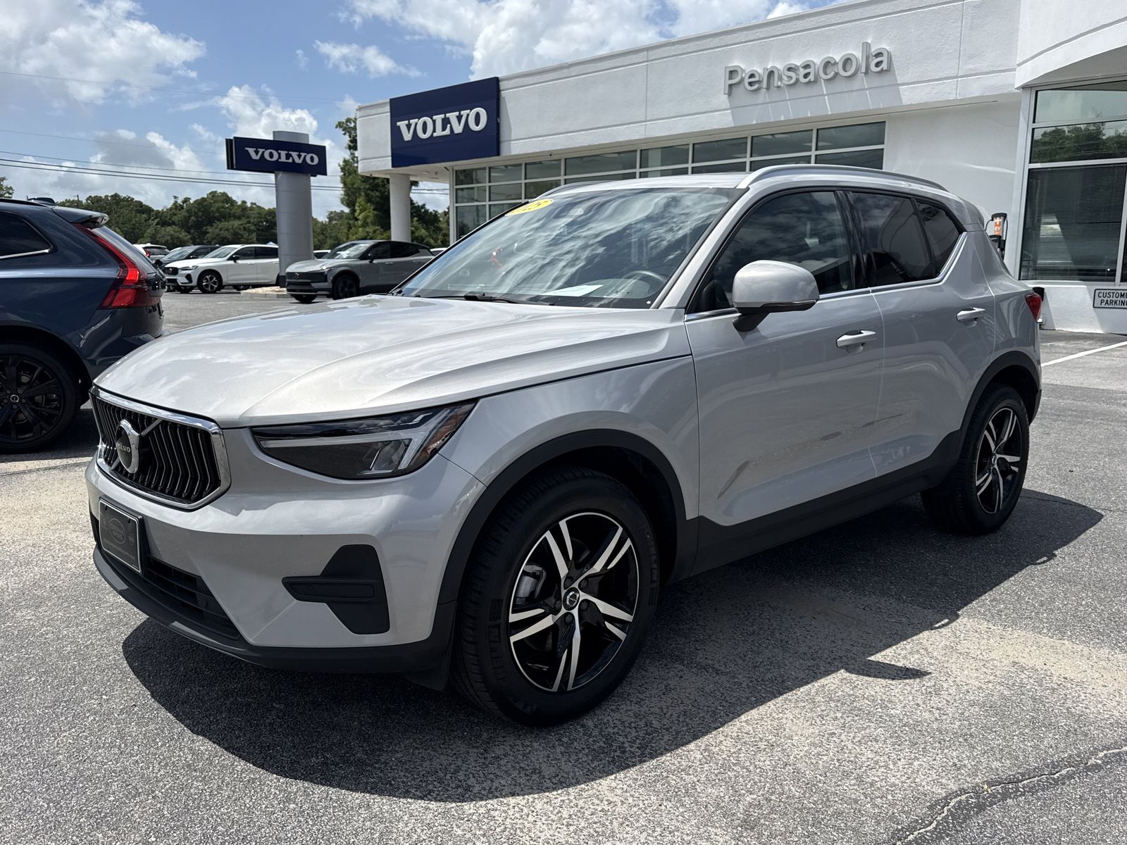 2025 Volvo XC40 B5 Core Bright AWD's photo