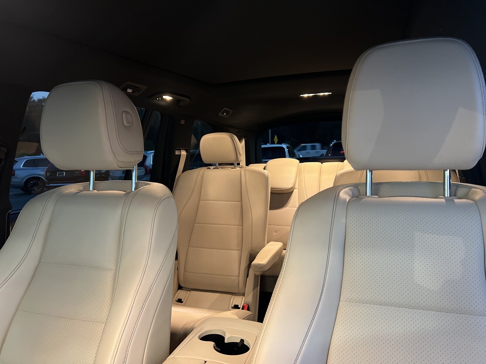 2023 Mercedes Benz GLS 450 4MATIC photo 4