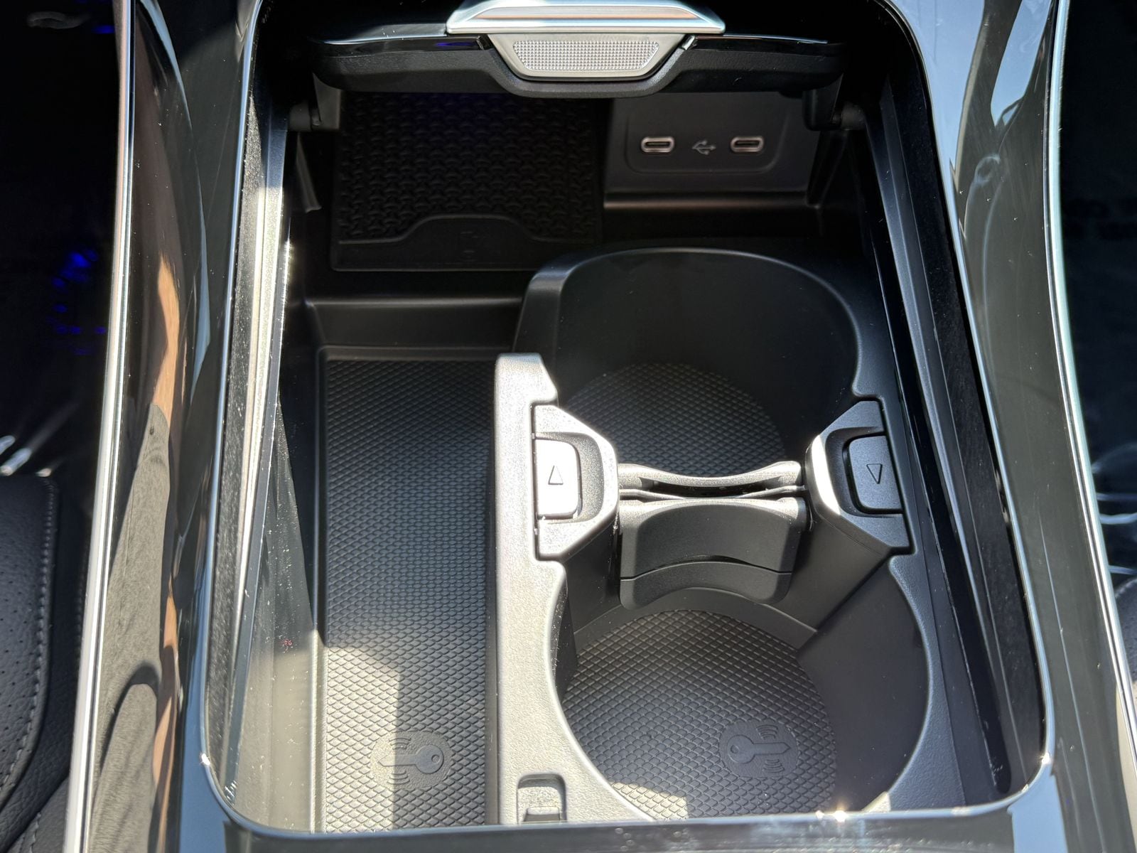 2025 Mercedes-Benz C-Class Sedan C 300 - Photo 28