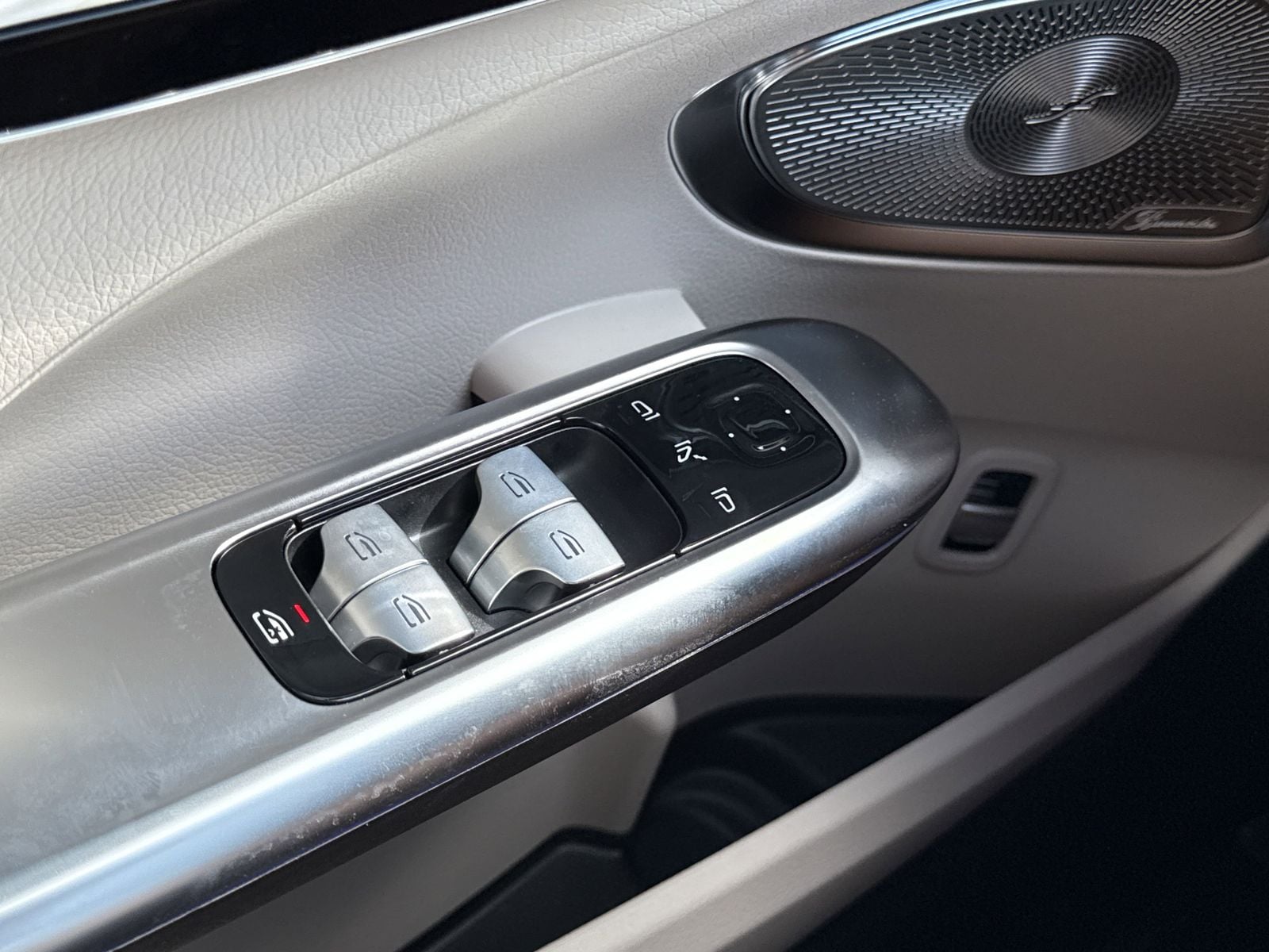 2025 Mercedes-Benz C-Class Sedan C 300 - Photo 18