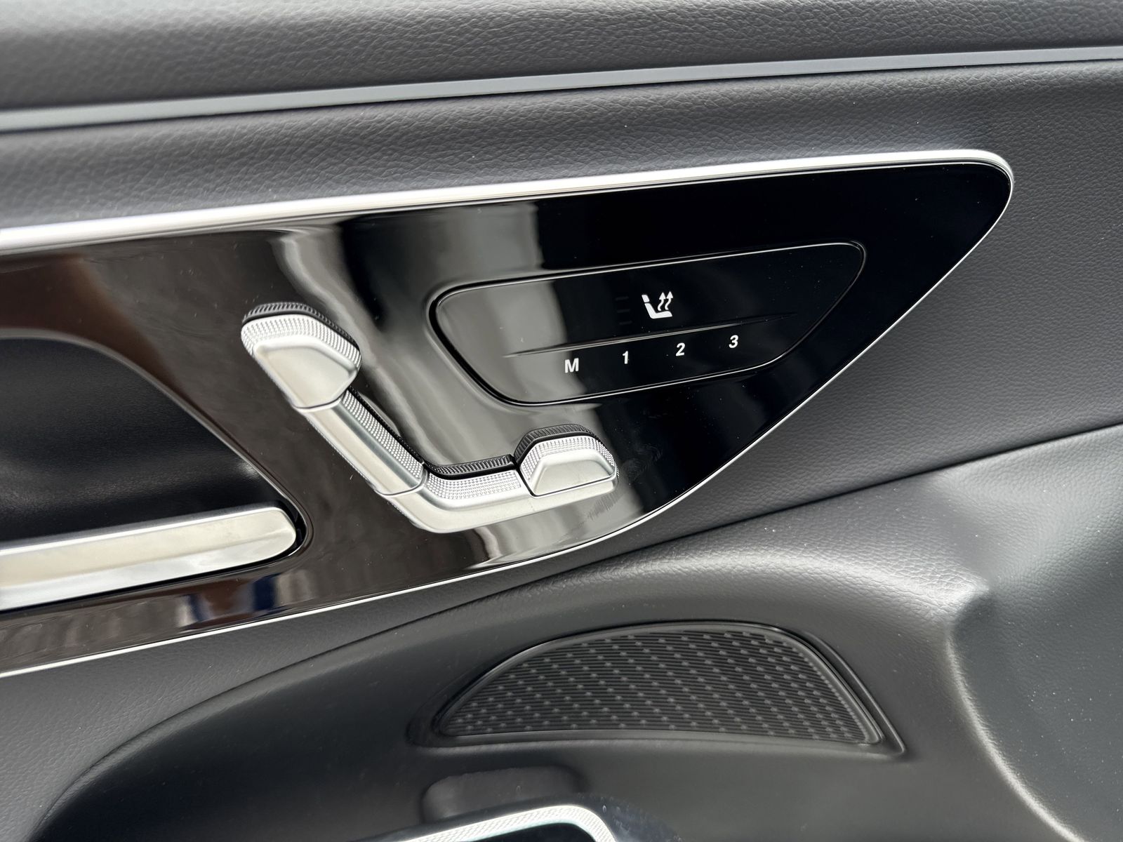 2025 Mercedes-Benz E-Class E350 - Photo 11