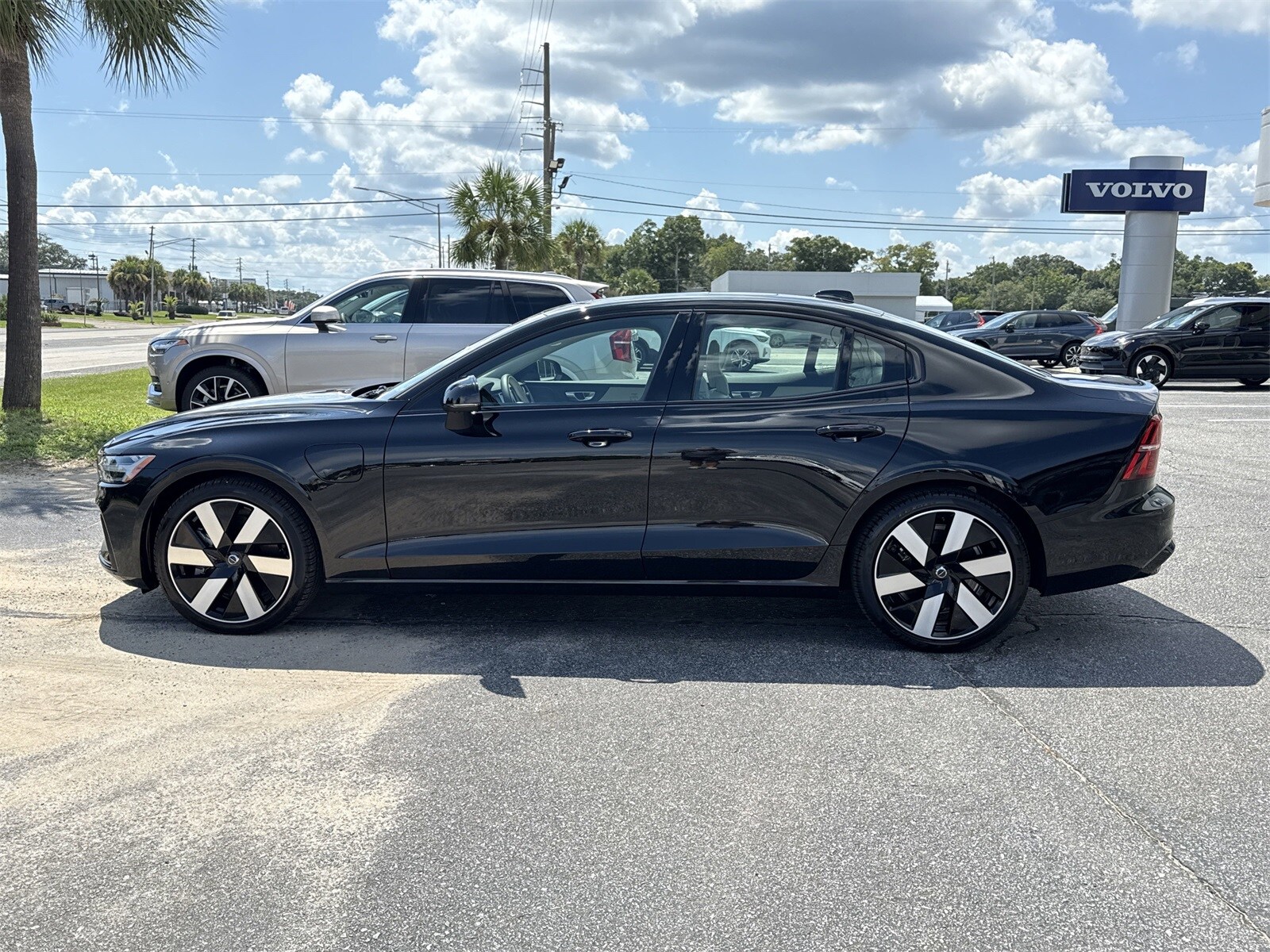 2024 Volvo S60 Recharge Ultimate photo 2